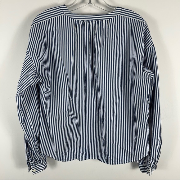 ❤️Gap Blue Striped Women's Top M - Picture 4 of 10